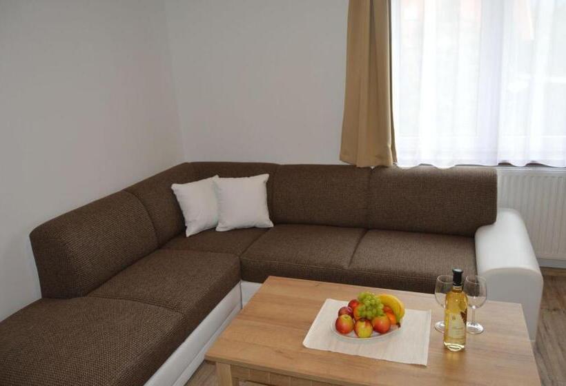 سوئیت با بالکن, Kolonie