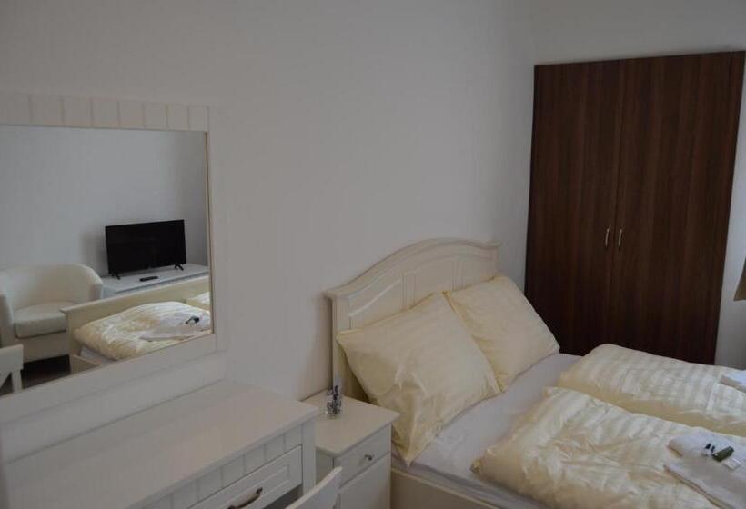 Standard Szoba, Kolonie