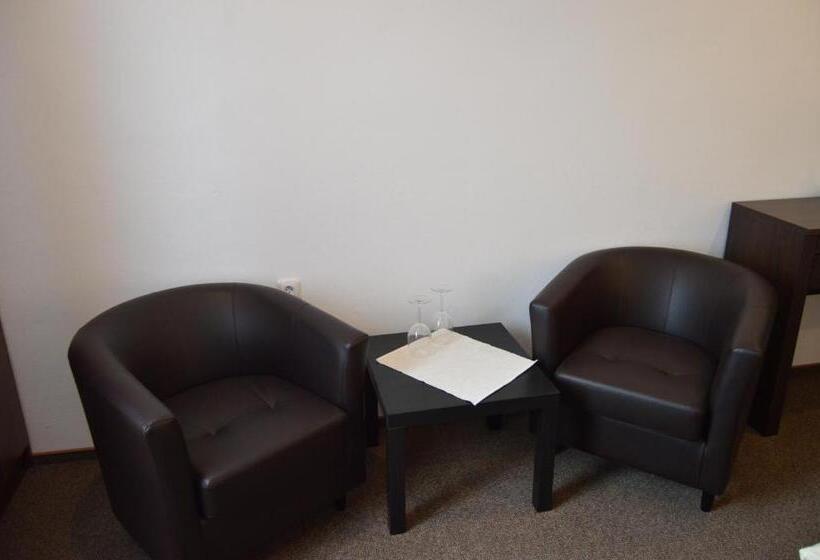 Standard Szoba, Kolonie