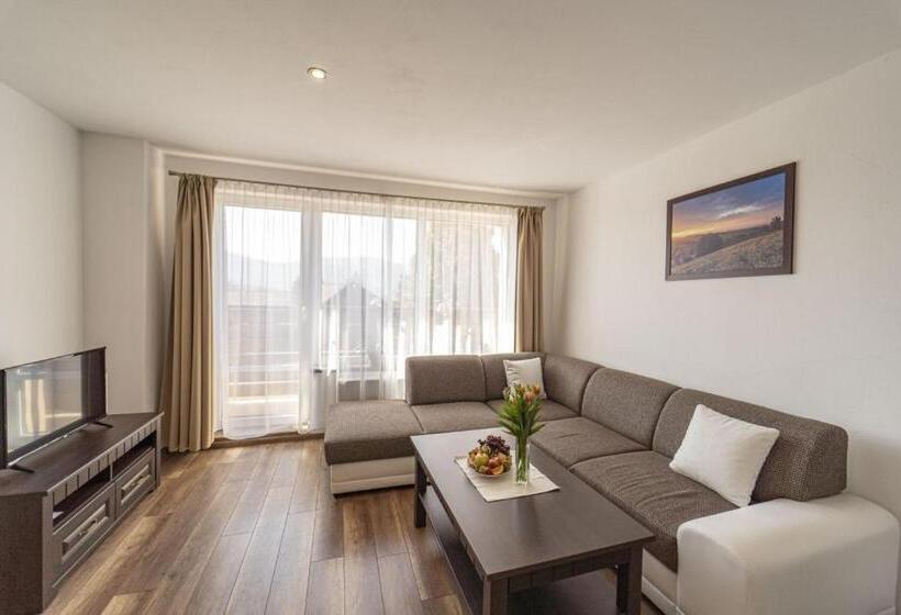 Lakosztály Erkéllyel, Kolonie