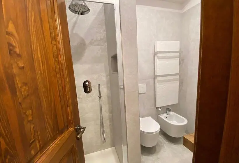 اتاق استاندارد چهار تخته, La Fontanella