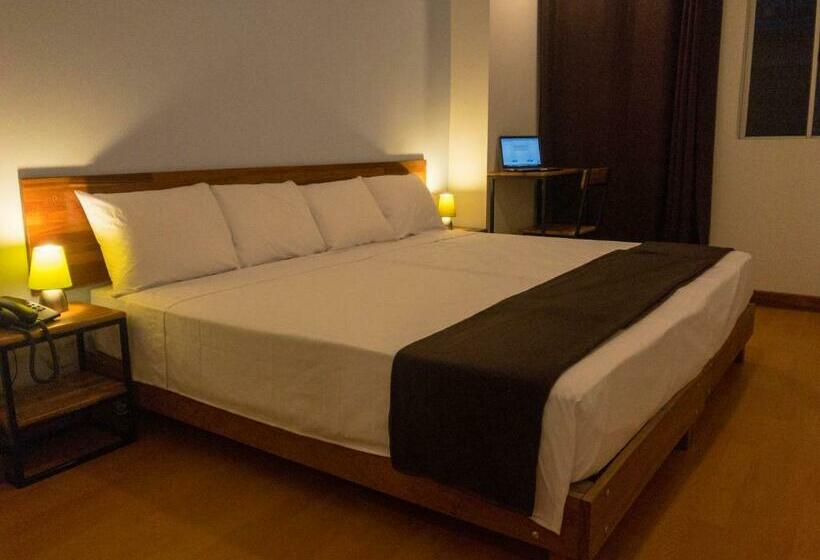 اتاق استاندارد, Central Bed & Breakfast