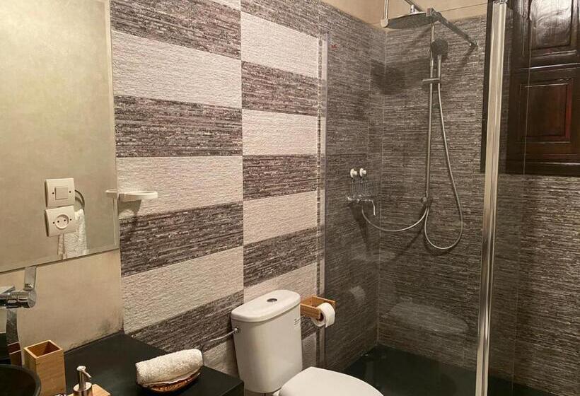 سوییت جونیور با چشم‌انداز استخر, Villa Diaf Johanne