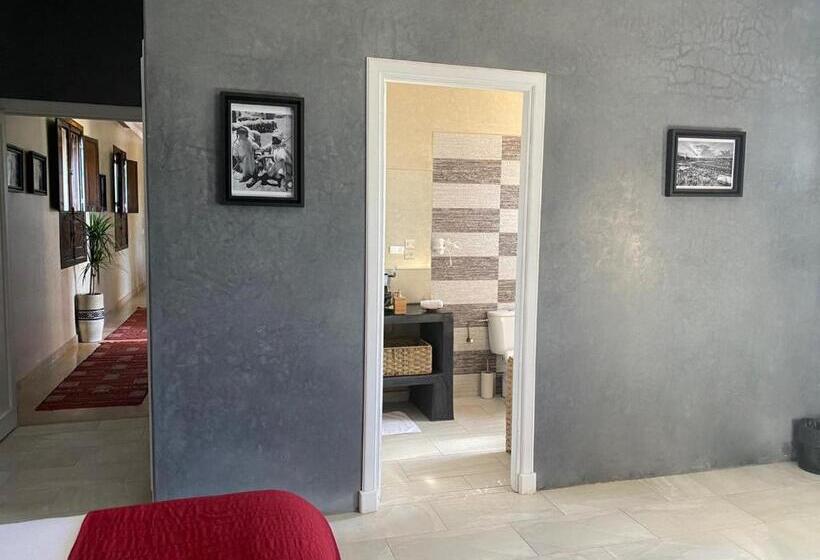 נוף לבריכה, Villa Diaf Johanne