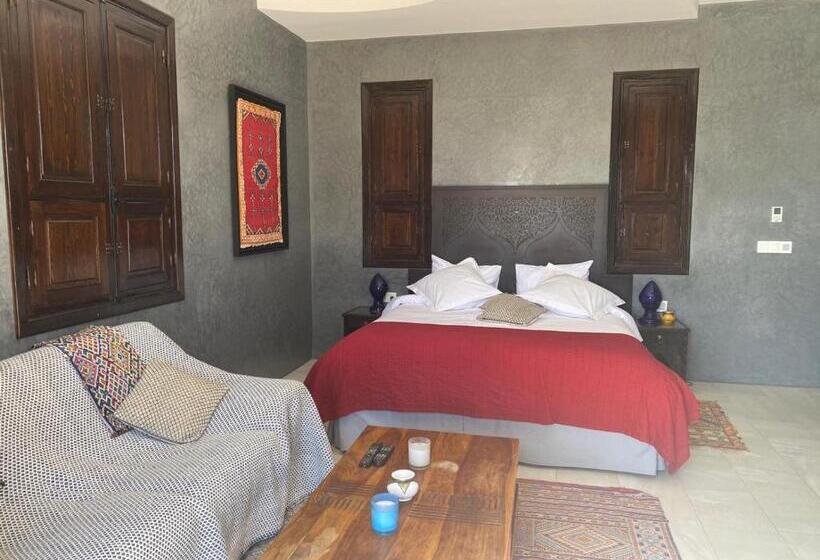 سوییت جونیور با چشم‌انداز استخر, Villa Diaf Johanne