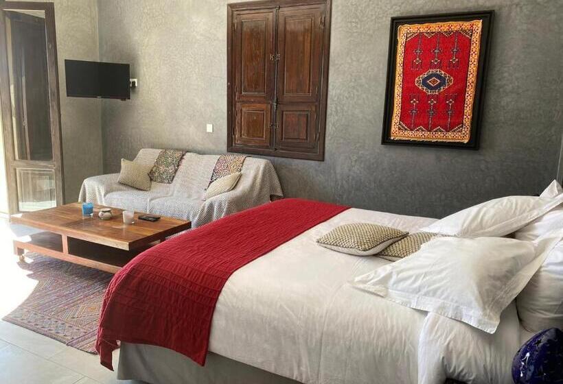 سوییت جونیور با چشم‌انداز استخر, Villa Diaf Johanne