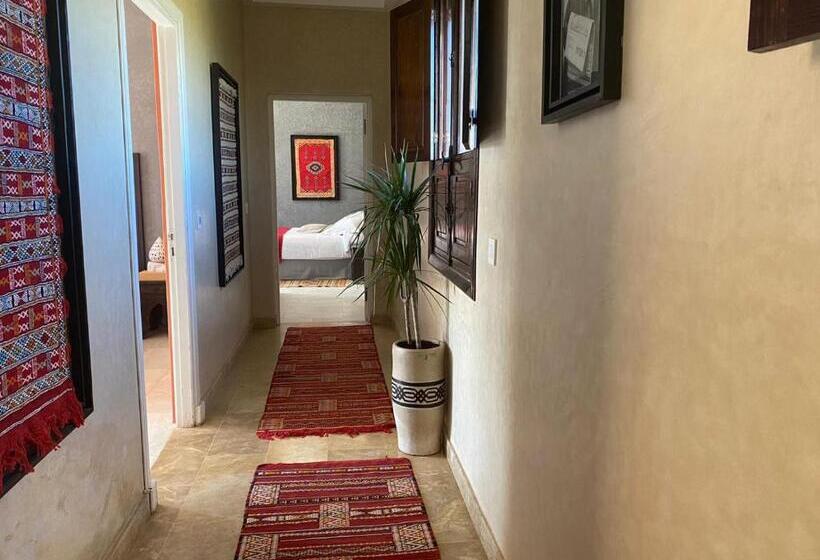 سوییت جونیور با چشم‌انداز استخر, Villa Diaf Johanne