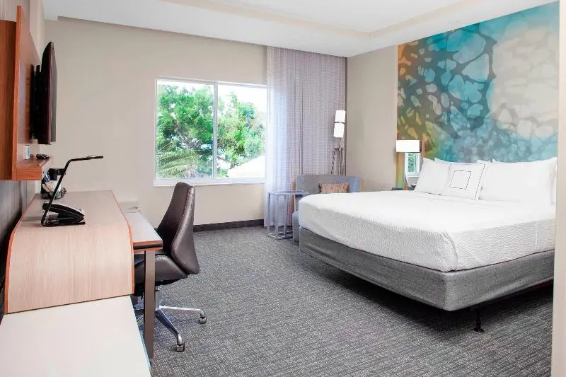 キングサイズベッドのスタンダードルーム, Courtyard By Marriott Deland Historic Downtown