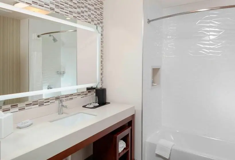 ２ダブルベッドのスタンダードルーム, Courtyard By Marriott Deland Historic Downtown