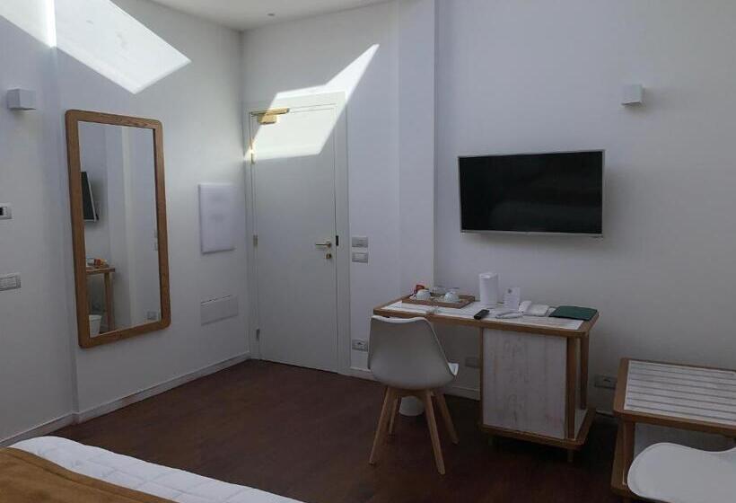 이코노미 룸, Il Belvedere