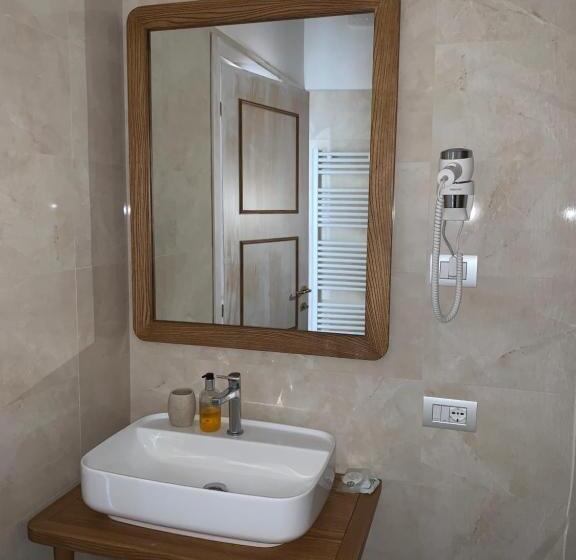 이코노미 룸, Il Belvedere