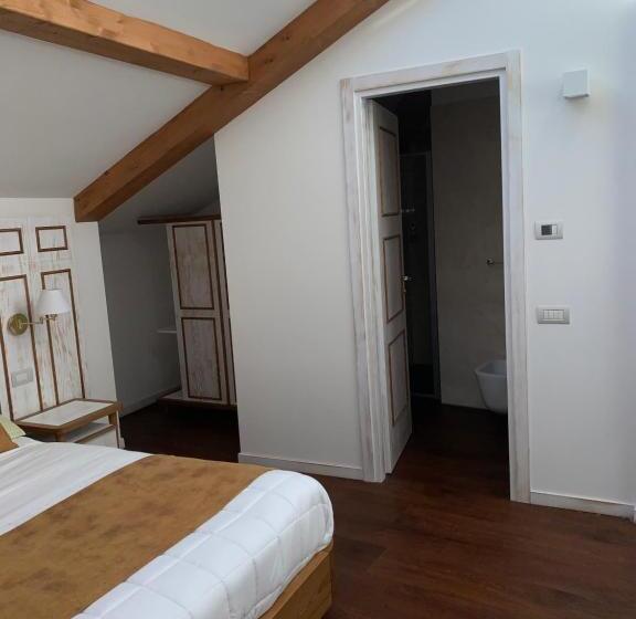 이코노미 룸, Il Belvedere