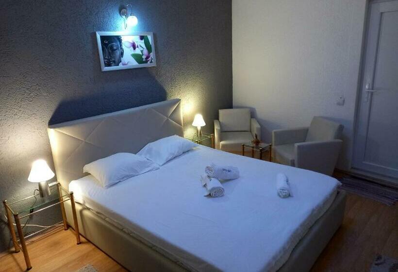 اتاق استاندارد با تخت بزرگ, Deni House