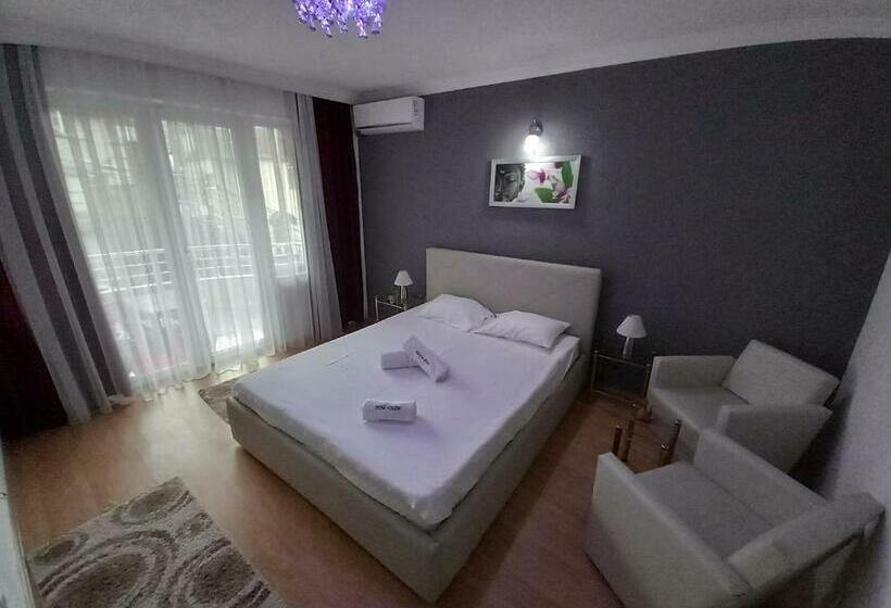 اتاق استاندارد با تخت بزرگ, Deni House