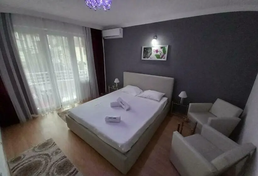 اتاق استاندارد با تخت بزرگ, Deni House