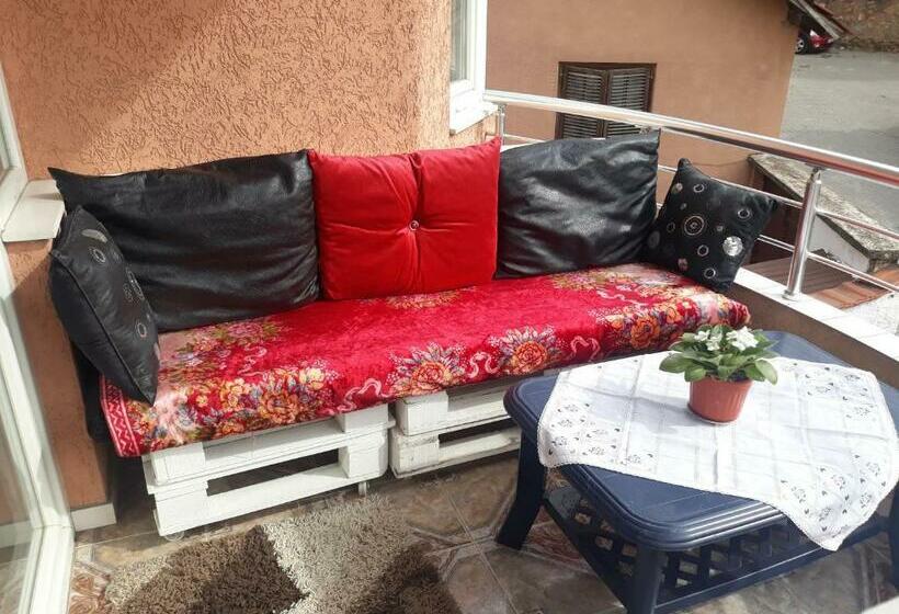 اتاق استاندارد با تخت بزرگ, Deni House