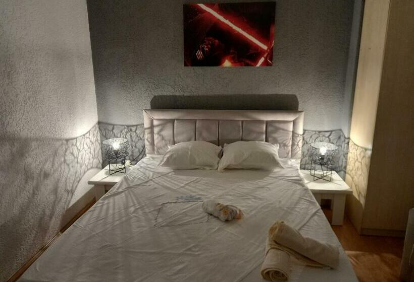 اتاق استاندارد, Deni House