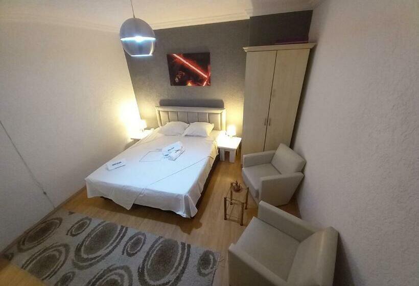 اتاق استاندارد, Deni House