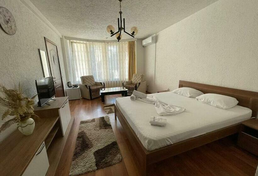 اتاق استاندارد, Deni House