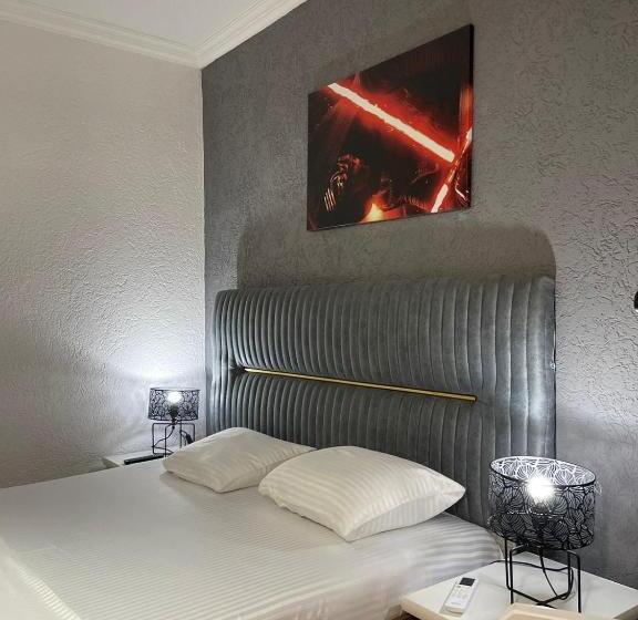 اتاق استاندارد, Deni House