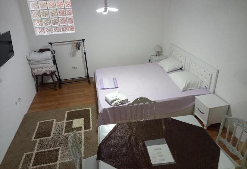 اتاق استاندارد, Deni House