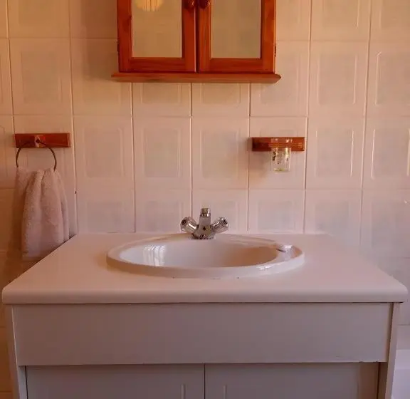 3ベッドルームハウス, Crane Cottage