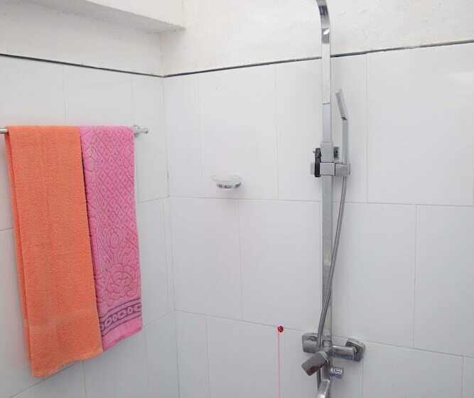 컴포트 룸, Silver Dome Guest House