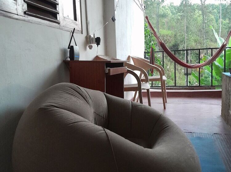 컴포트 룸, Silver Dome Guest House