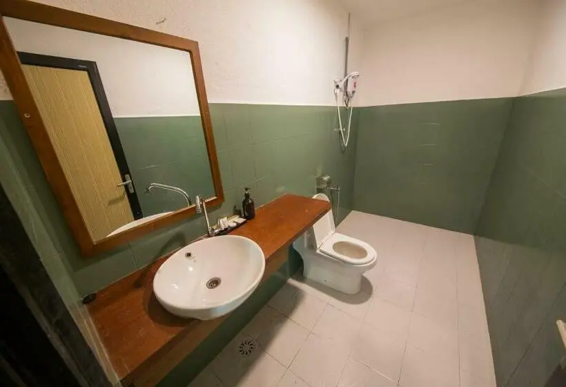 ファミリールーム, Room V @ Jalan Sultanah Near Bus Stop Batu Pahat