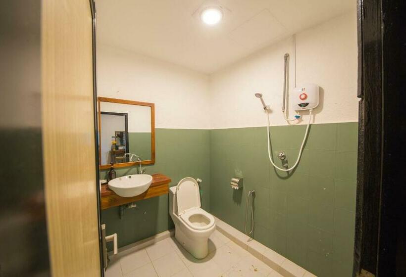 Семейный Номер Superior, Room V @ Jalan Sultanah Near Bus Stop Batu Pahat