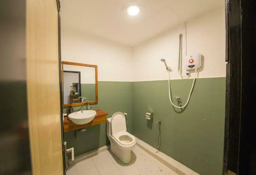 スーペリアファミリールーム, Room V @ Jalan Sultanah Near Bus Stop Batu Pahat