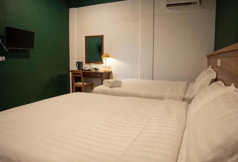 Семейный Номер, Room V @ Jalan Sultanah Near Bus Stop Batu Pahat