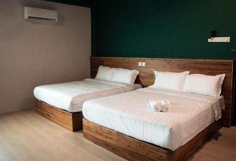 Quarto Familiar, Room V @ Jalan Sultanah Near Bus Stop Batu Pahat