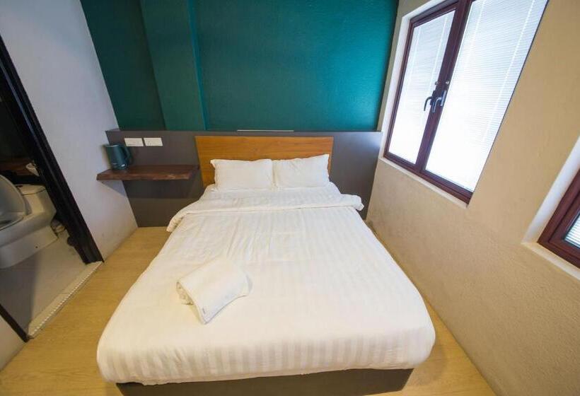 Номер Deluxe, Room V @ Jalan Sultanah Near Bus Stop Batu Pahat