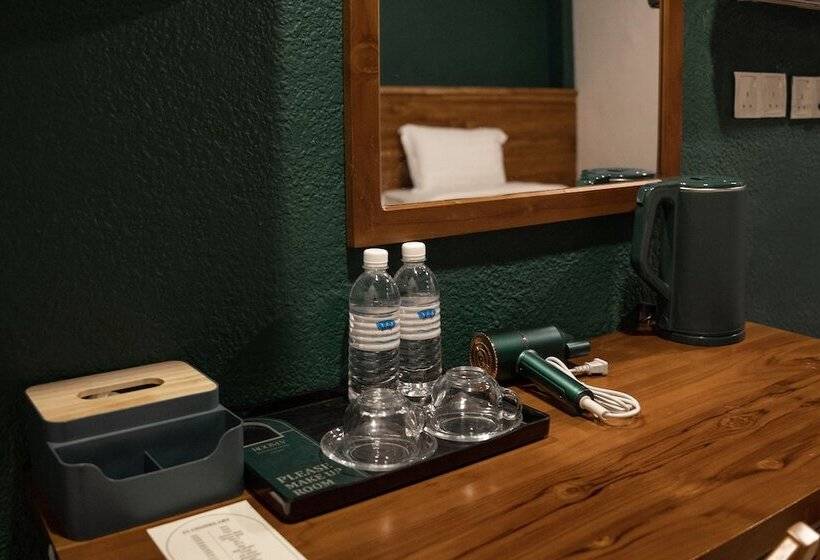 חדר סטנדרט, Room V @ Jalan Sultanah Near Bus Stop Batu Pahat