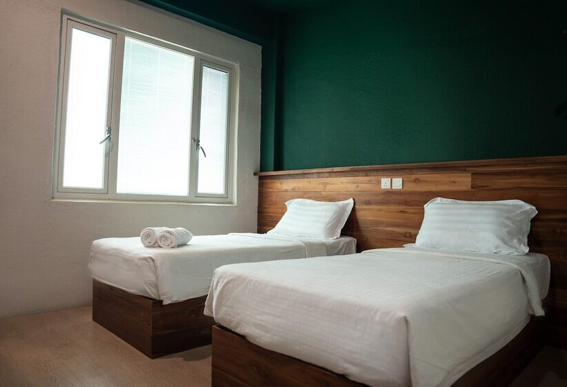 Номер Стандарт, Room V @ Jalan Sultanah Near Bus Stop Batu Pahat