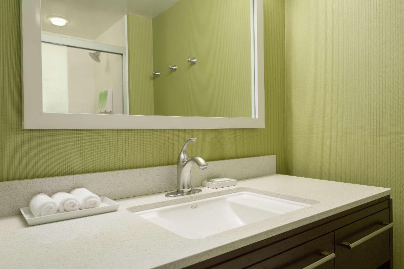Номер Deluxe, Room V @ Jalan Sultanah Near Bus Stop Batu Pahat