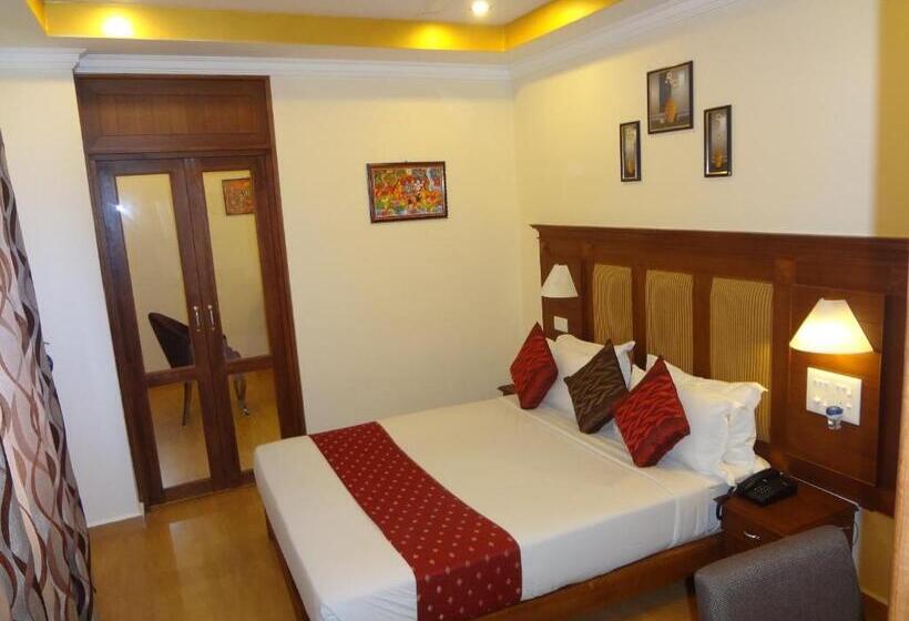 اتاق لوکس, Seasons Thekkady