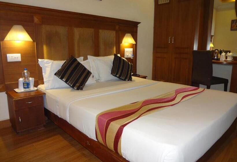 اتاق لوکس, Seasons Thekkady