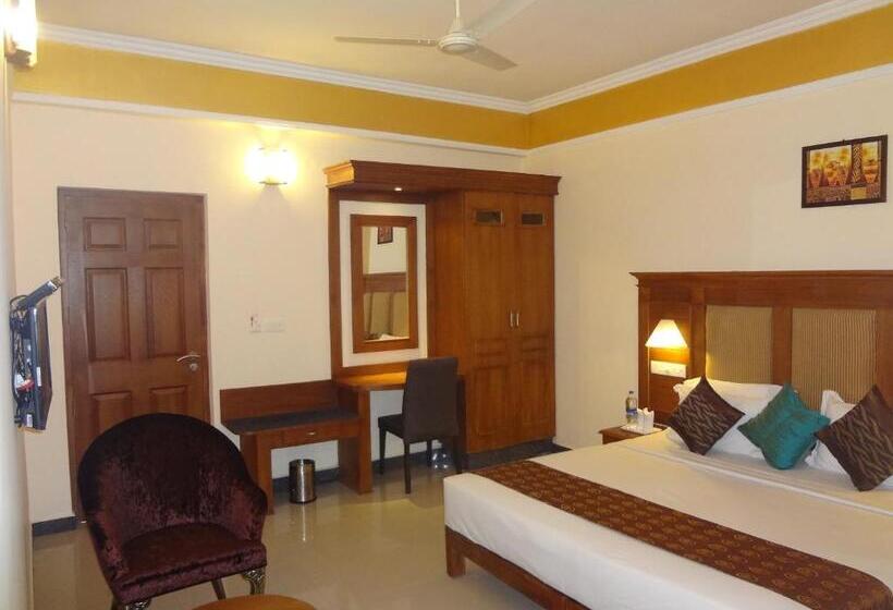 اتاق لوکس, Seasons Thekkady