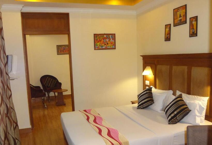 اتاق لوکس, Seasons Thekkady