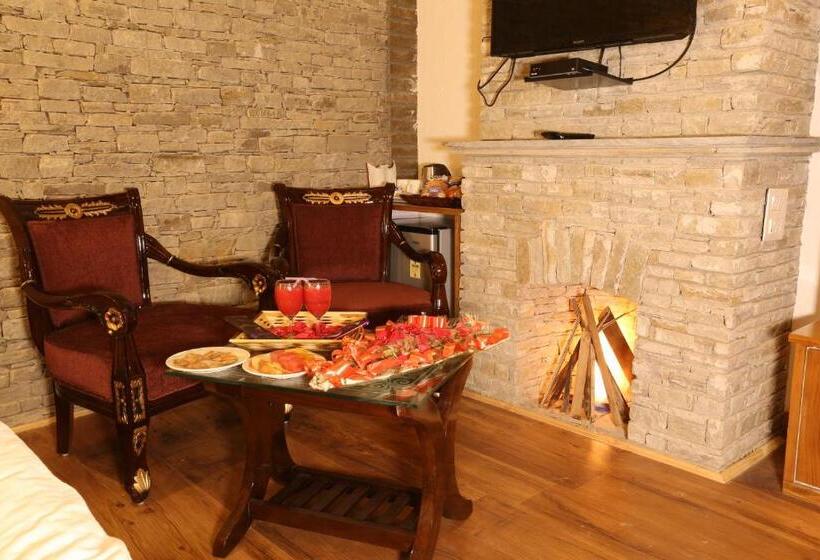 جناح مطلّ علي الجبل, The Moksh Eco Inn