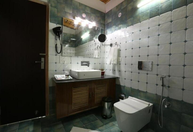 جناح مطلّ علي الجبل, The Moksh Eco Inn