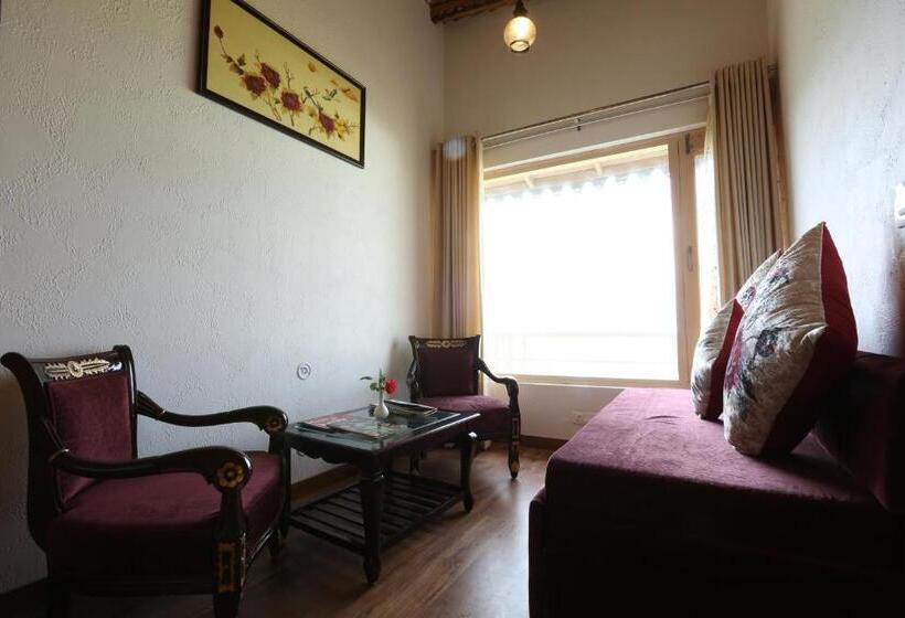 جناح مطلّ علي الجبل, The Moksh Eco Inn