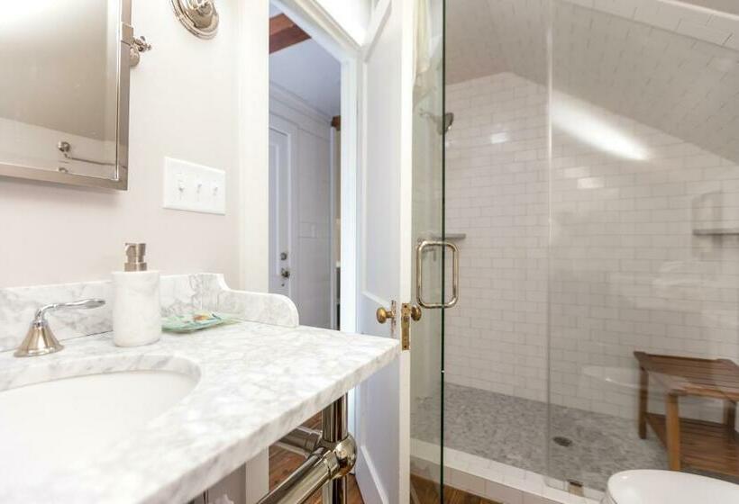 جناح ديلوكس سرير كينج, Clifton House