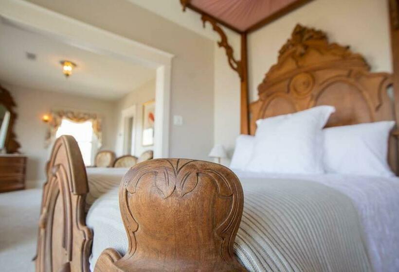 إستوديو ديلوكس, Clifton House