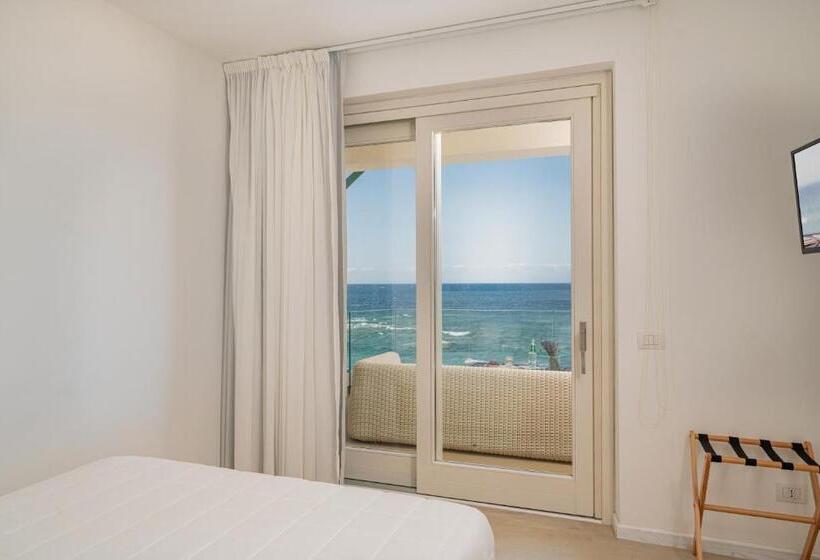 חדר דלוקס עם מרפסת נוף לים, Jatika Boutique