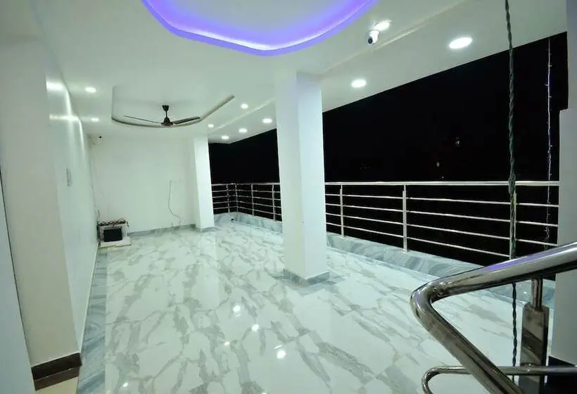 اتاق لوکس, Om Guest House