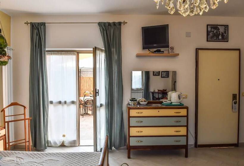 اتاق خانوادگی, La Terra Di Mingo