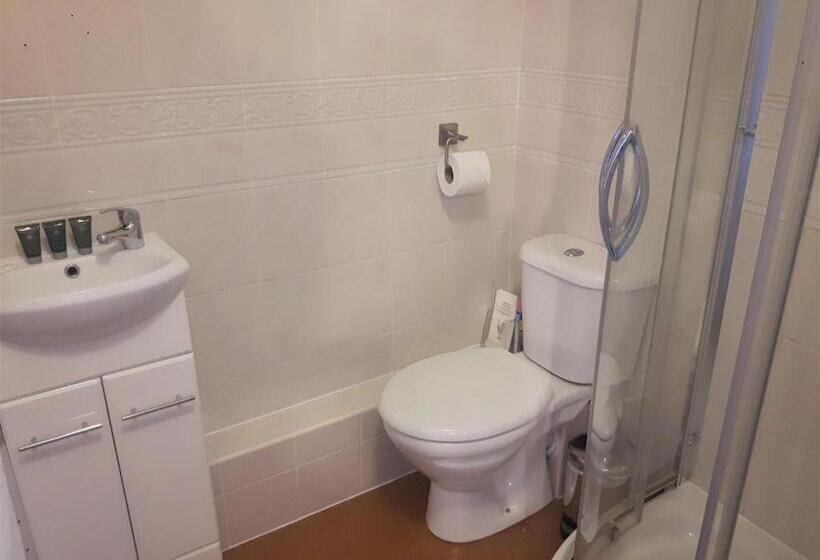 חדר משפחתי, Lancaster Townhouse